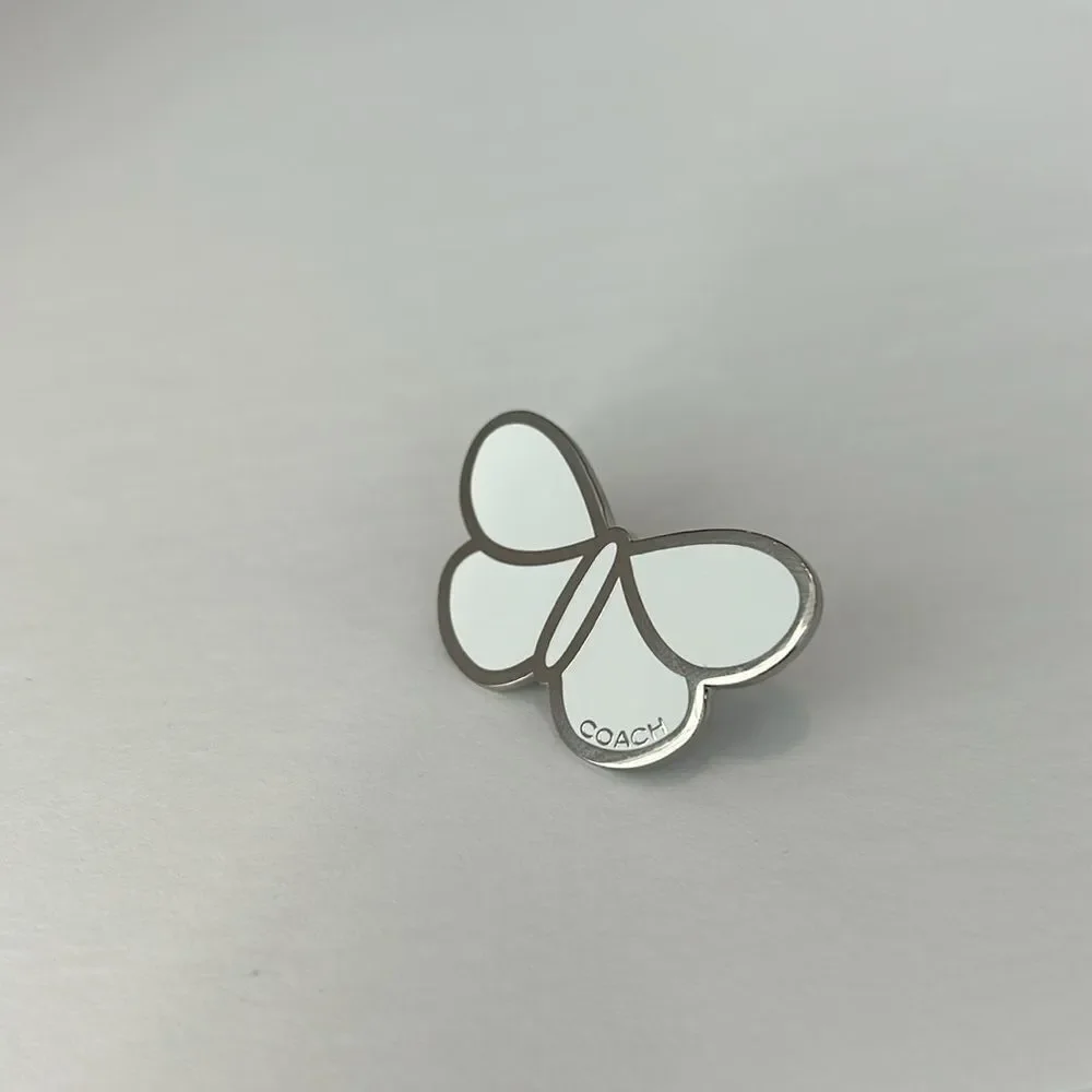 NWOT COACH Vintage White Enamel Butterfly
Lapel Pin Brooch Purse Backpack Charm - Picture 2 of 5